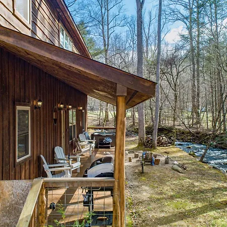Ashberry By Avantstay Large Cabin Surrounded In Pine Tree W River Views Game Room